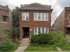5208 W Hutchinson St in Chicago, IL - Building Photo