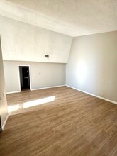 31578 Agoura Rd-Unit -4 in Westlake Village, CA - Building Photo - Building Photo