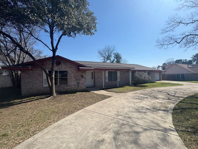 214 Halbart Dr in San Antonio, TX - Building Photo - Building Photo