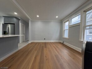 16 Jacoby St in Maplewood, NJ - Building Photo - Building Photo