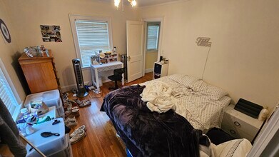 52 Greycliff Rd in Boston, MA - Foto de edificio - Building Photo