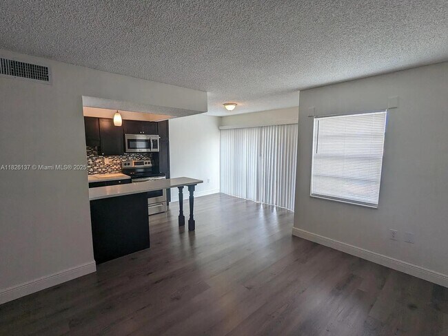 9331 SW 4th St, Unit 221A in Miami, FL - Building Photo - Building Photo