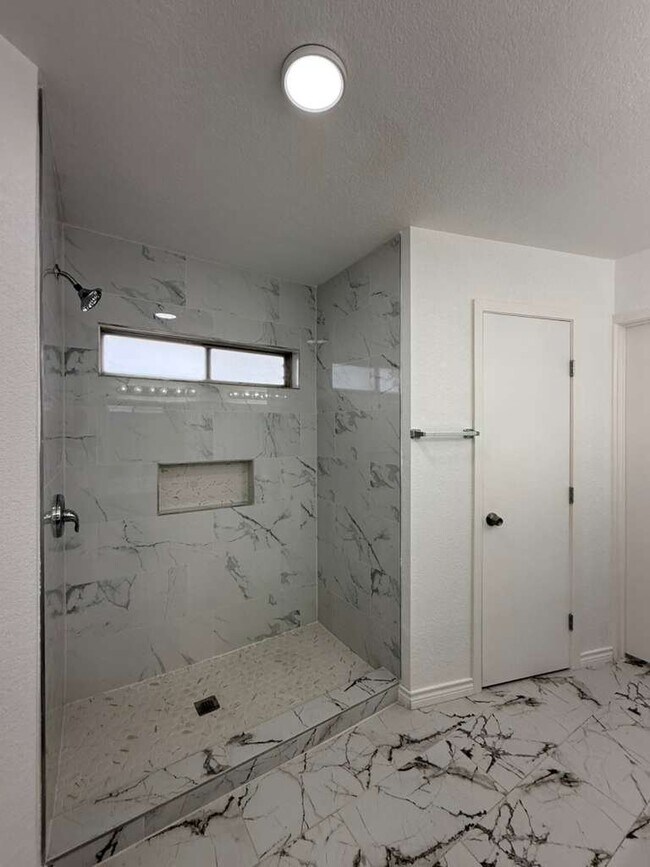 5222 Tom Stafford Dr in San Antonio, TX - Building Photo - Building Photo