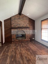 10506 NW 57 St in Parkville, MO - Building Photo - Building Photo
