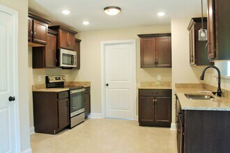 261 Azalea Dr in Oak Grove, KY - Building Photo - Building Photo