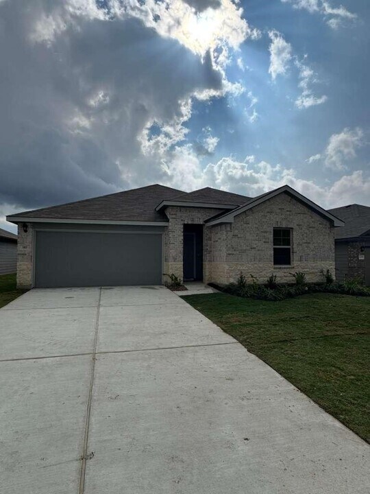 103 Comal Dr in Huntsville, TX - Building Photo