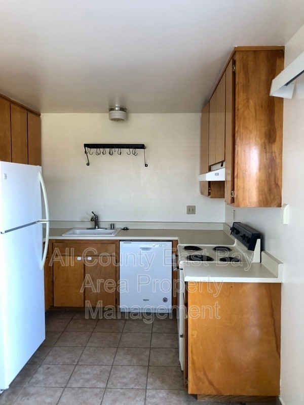 611 Lexington Ave in El Cerrito, CA - Building Photo - Building Photo