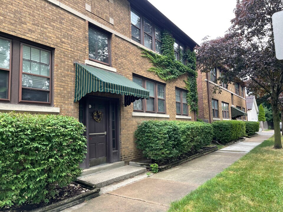 860 Beaconsfield Ave in Grosse Pointe Park, MI - Building Photo
