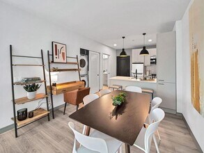 2141 N Elston Ave, Unit 477 in Chicago, IL - Building Photo - Building Photo