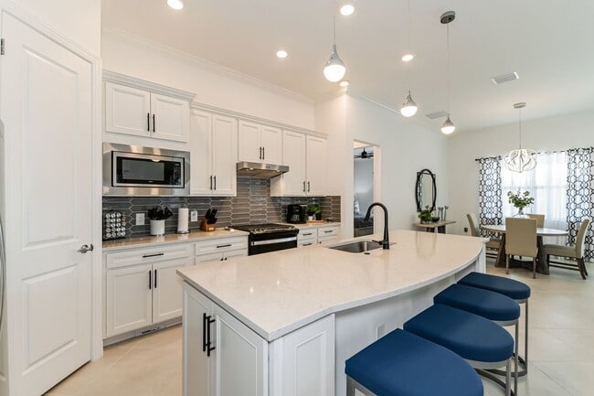 9819 Everglades Dr in Naples, FL - Building Photo - Building Photo