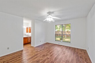 1802 Dixie Ln in Round Rock, TX - Building Photo - Building Photo