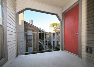 2025 Augusta Dr in Houston, TX - Building Photo - Building Photo