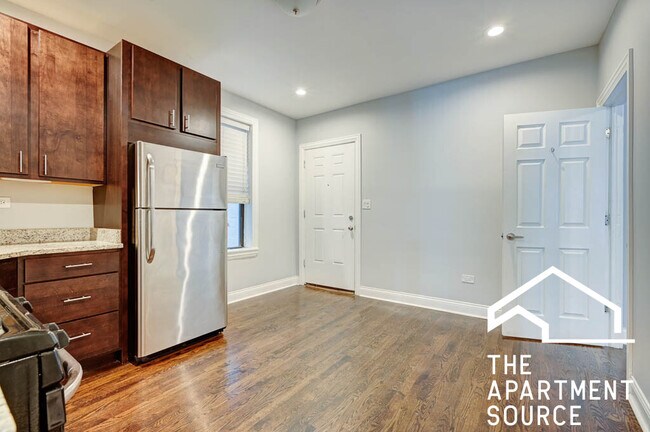 2019 N Hoyne Ave in Chicago, IL - Foto de edificio - Building Photo