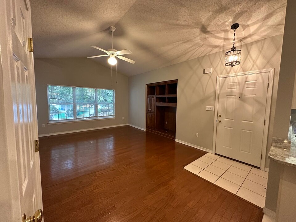 1496 Partin Dr N in Niceville, FL - Building Photo