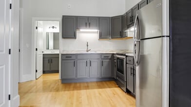 341 Water St in Augusta, ME - Building Photo - Building Photo