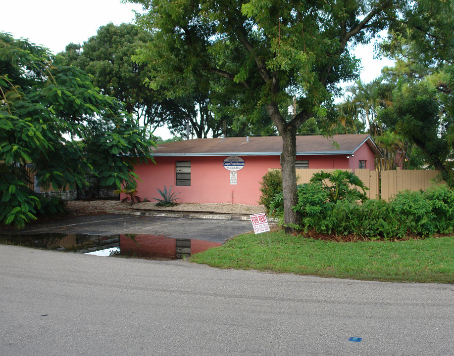 645 NE 5th Ave in Fort Lauderdale, FL - Building Photo