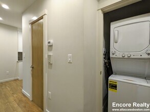 2 Belvidere Plz, Unit 2 in Cambridge, MA - Building Photo - Building Photo