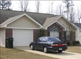 1011 Pleasant Ave in Auburn, AL - Building Photo