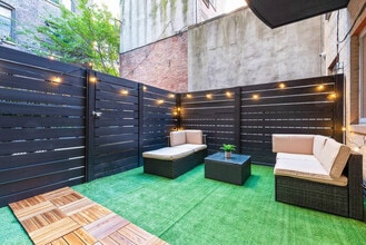 209 W 20th St in New York, NY - Foto de edificio - Building Photo