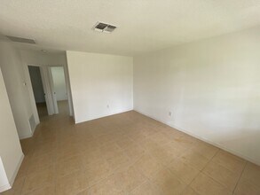 5305 Avery Rd in New Port Richey, FL - Foto de edificio - Building Photo