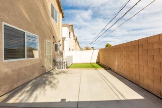 5708 Winter Cherry St in Las Vegas, NV - Building Photo - Building Photo