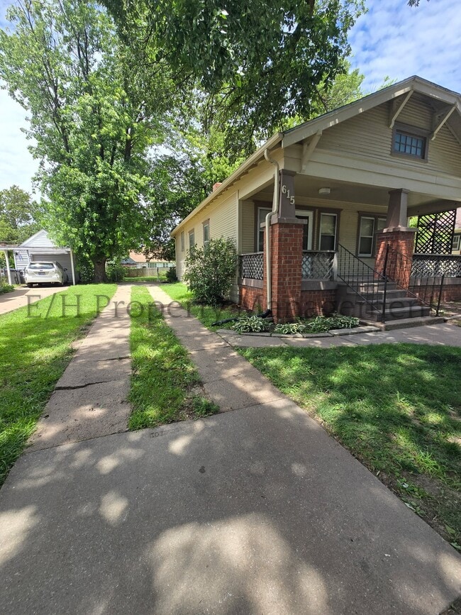 615 S Volutsia Ave in Wichita, KS - Foto de edificio - Building Photo