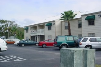 Casey Court Apartments in La Belle, FL - Building Photo - Building Photo