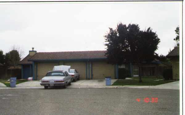 2535 Gareth Cor in Stockton, CA - Building Photo