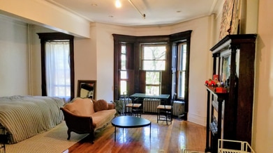 272 Decatur St, Unit 2 in Brooklyn, NY - Foto de edificio - Building Photo