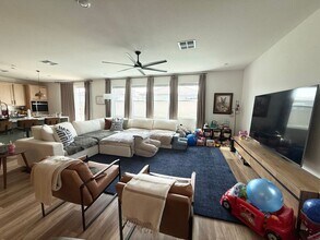 3045 Foxtail Holw Ave in Las Vegas, NV - Building Photo - Building Photo