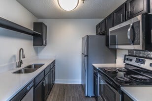 Gayoso House & Pembroke Square in Memphis, TN - Building Photo