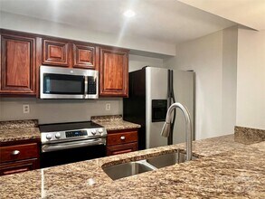 1317 Maple Shade Ln in Charlotte, NC - Foto de edificio - Building Photo
