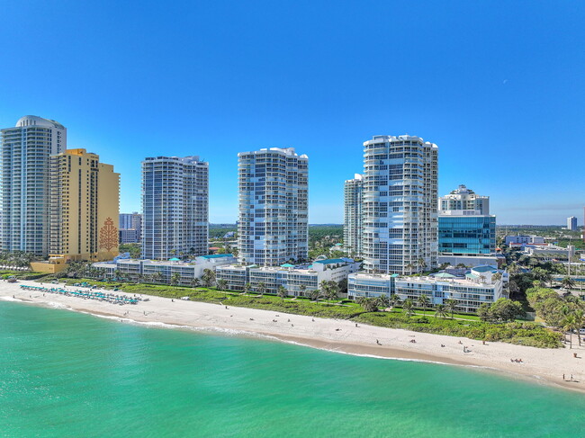 16485 Collins Ave, Unit 2136 in Sunny Isles Beach, FL - Building Photo - Building Photo