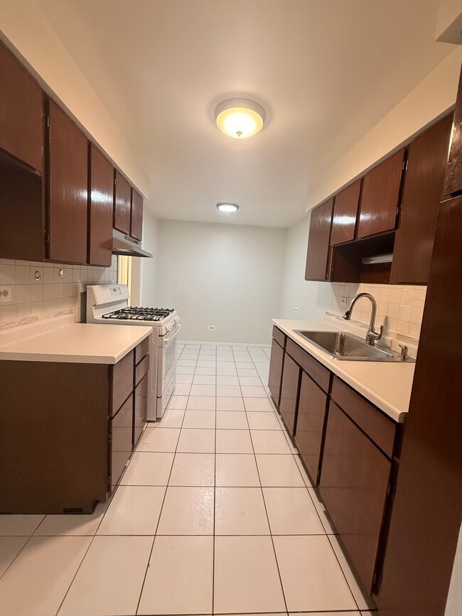 700 McKinley Ave, Unit 308 in Mundelein, IL - Building Photo - Building Photo