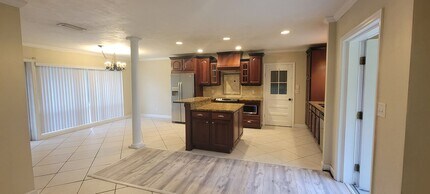 3805 NW 50th St in Gainesville, FL - Foto de edificio - Building Photo