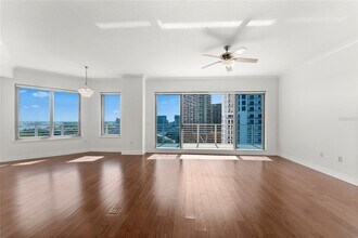 1209 E Cumberland Ave in Tampa, FL - Building Photo - Building Photo
