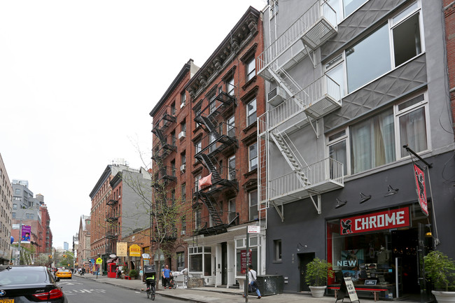 240 Mulberry St in New York, NY - Building Photo - Building Photo