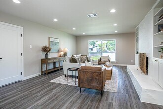 2011 Malvern Hill Dr in Austin, TX - Building Photo - Building Photo