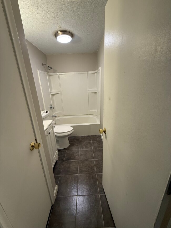 1 Charleston Ave, Unit Londonderry # 18 in Londonderry, NH - Foto de edificio - Building Photo