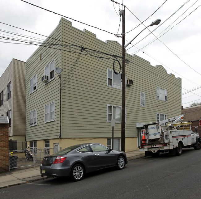 330 Van Nostrand Ave in Jersey City, NJ - Building Photo - Building Photo