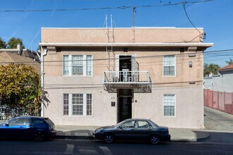 Johnson Manor in San Pedro, CA - Foto de edificio - Building Photo
