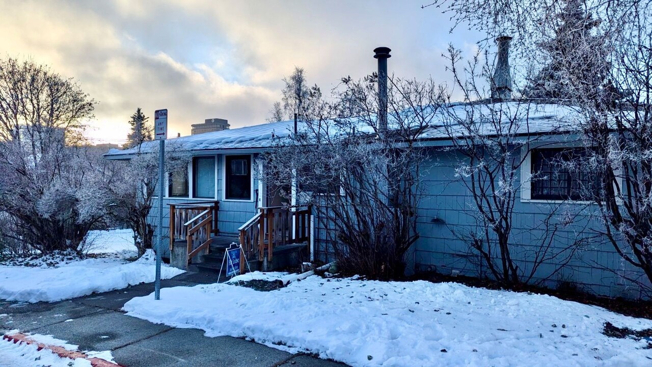 106 F St in Anchorage, AK - Building Photo