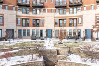 Lakeview Pointe in Chicago, IL - Building Photo - Building Photo
