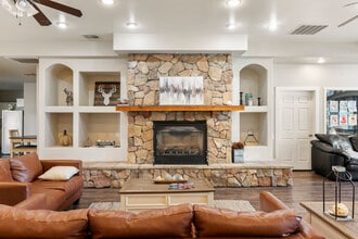 Sierra Village in Truckee, CA - Foto de edificio - Interior Photo