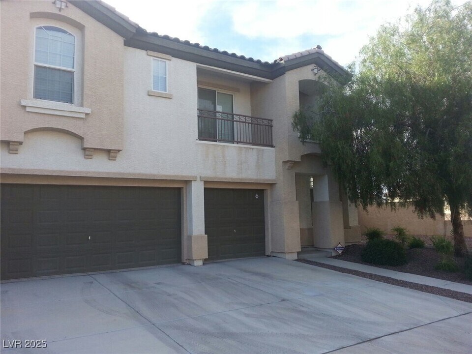 637 Doubleshot Ln in Henderson, NV - Building Photo