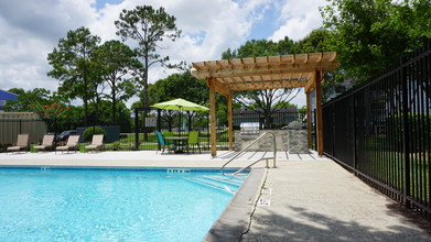 Bayou Village Apartments in Dickinson, TX - Building Photo - Building Photo