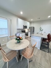 518 Pleasanton Way in San Antonio, TX - Building Photo - Building Photo