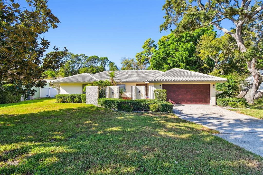 970 Rolling Hills Dr in Palm Harbor, FL - Building Photo