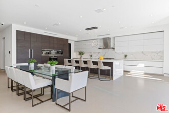 5026 Petit Ave in Los Angeles, CA - Foto de edificio - Building Photo