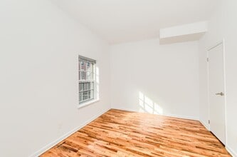 227 Christopher Columbus Dr in Jersey City, NJ - Building Photo - Building Photo